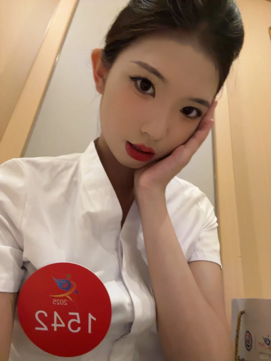 来个人告诉我我是什么很丑的人吗