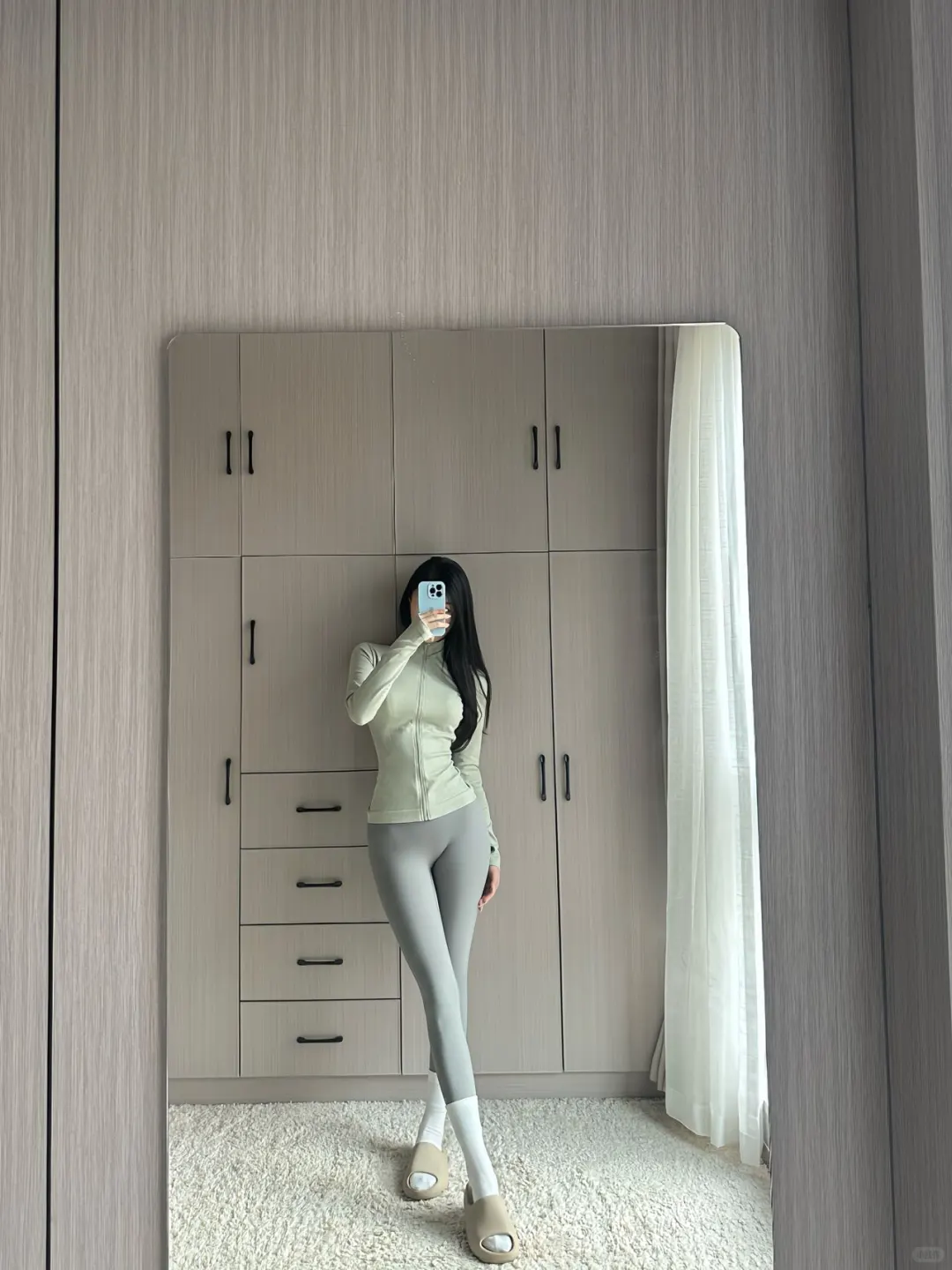 瑜伽穿搭｜低饱和度灰绿色系??