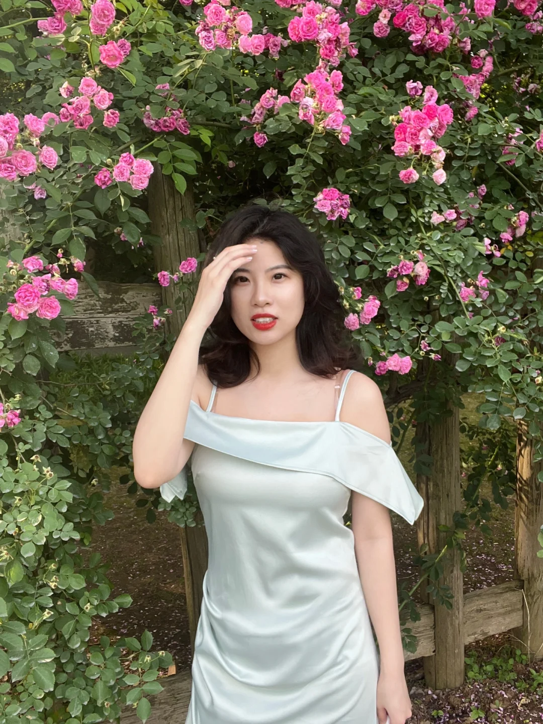 苹果型身材拍照战袍 设计感一字肩连衣裙