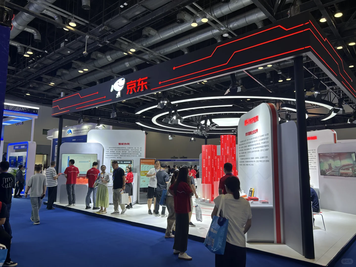 展会????丨困到狂吸入咖啡