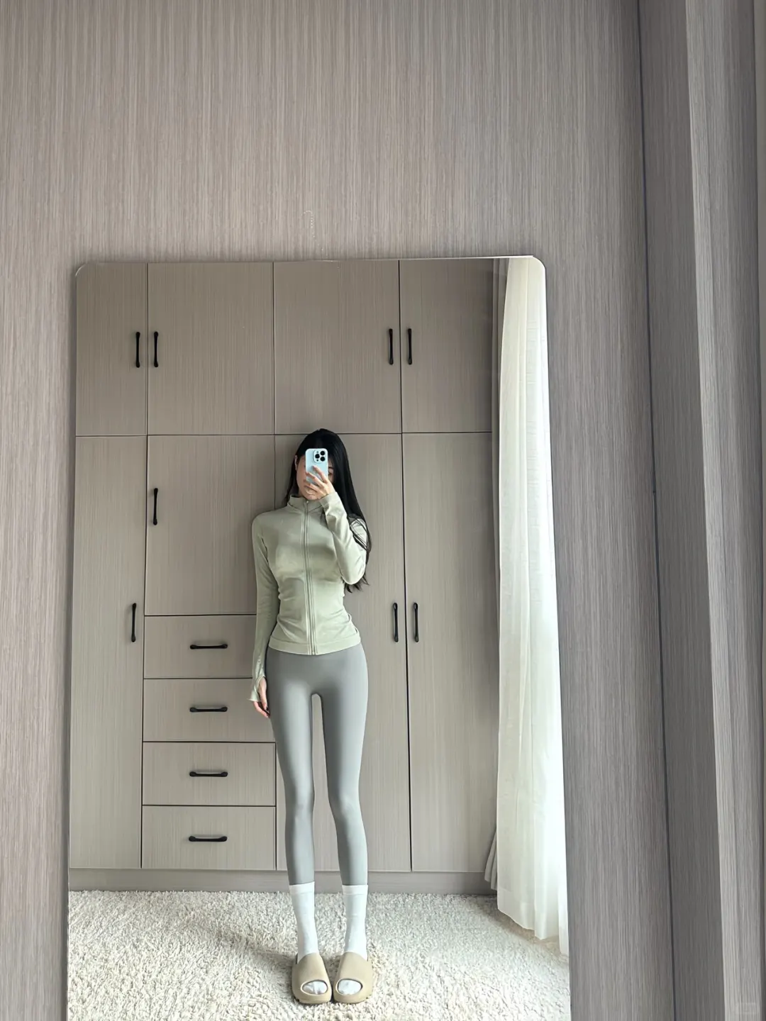 瑜伽穿搭｜低饱和度灰绿色系??