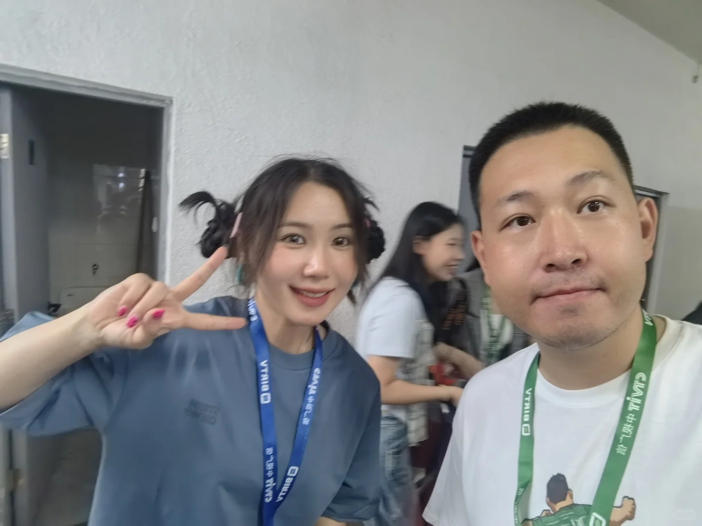 逛展会变成了网友见面会