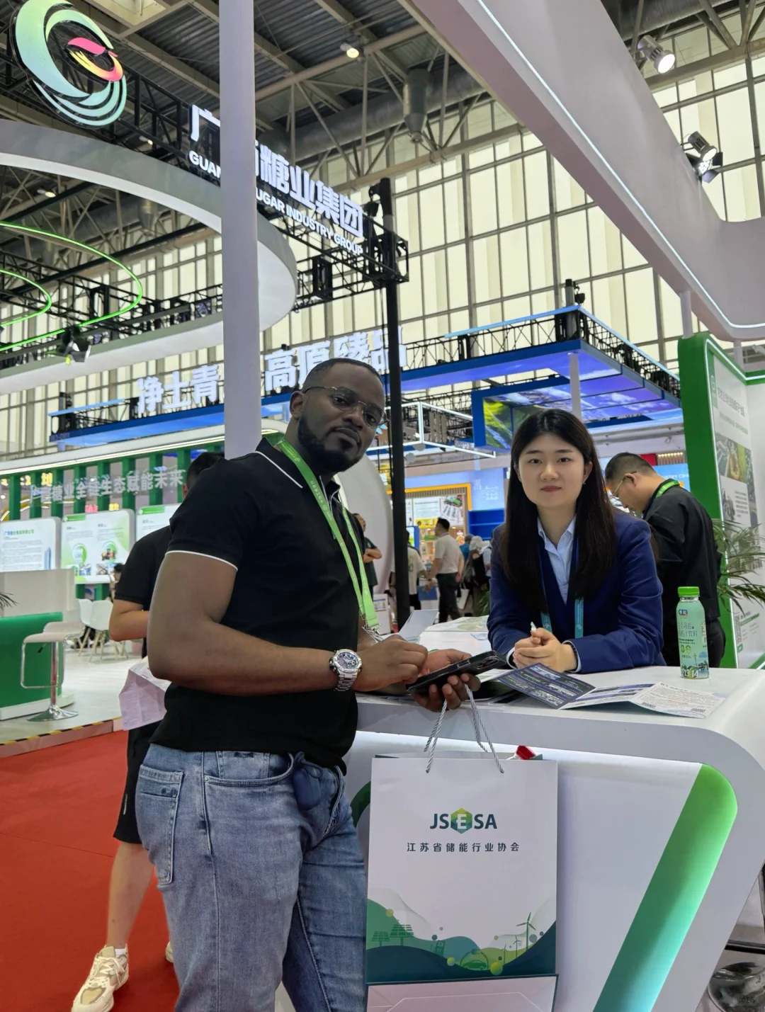 展会小翻译的一天:都在忙些啥?