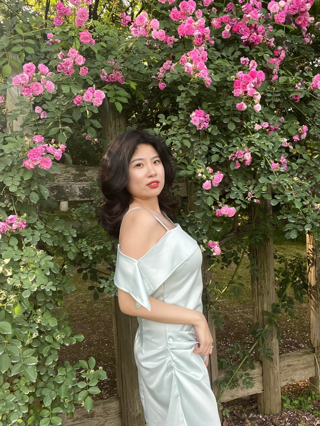 苹果型身材拍照战袍 设计感一字肩连衣裙