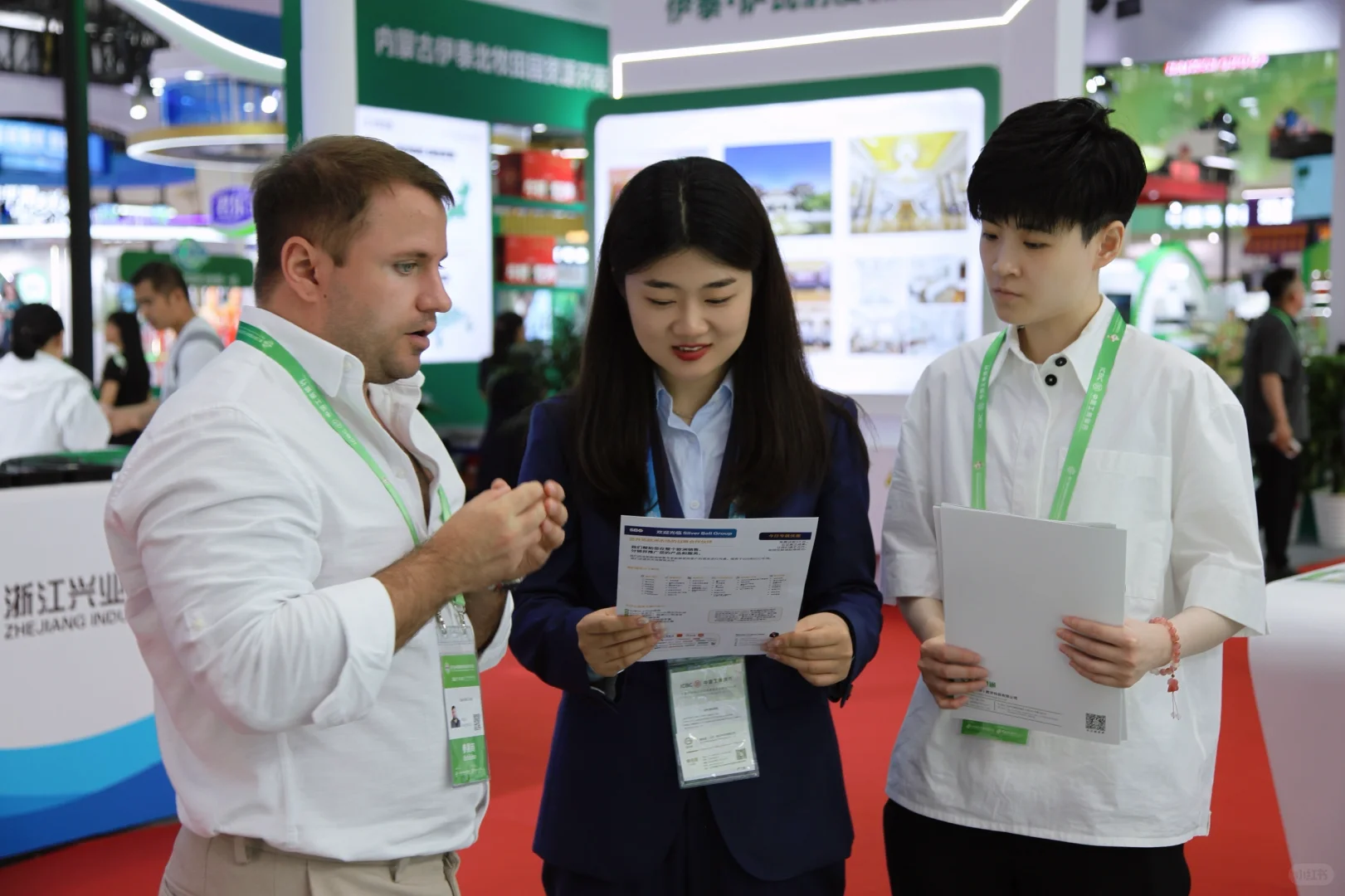 展会小翻译的一天:都在忙些啥?