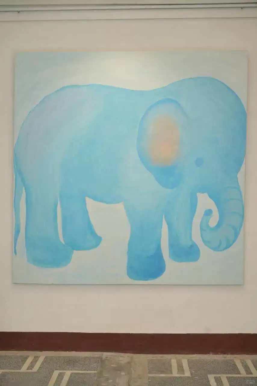 一个用蓝色讲幸福的展览，适合美陈人参考