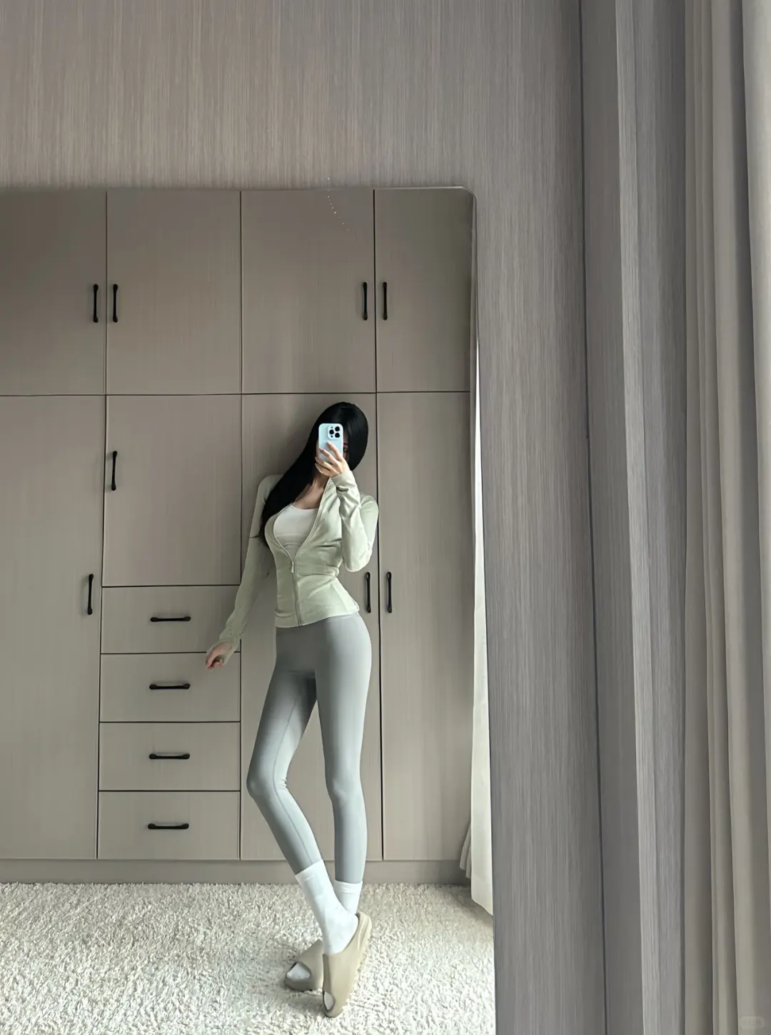 瑜伽穿搭｜低饱和度灰绿色系??