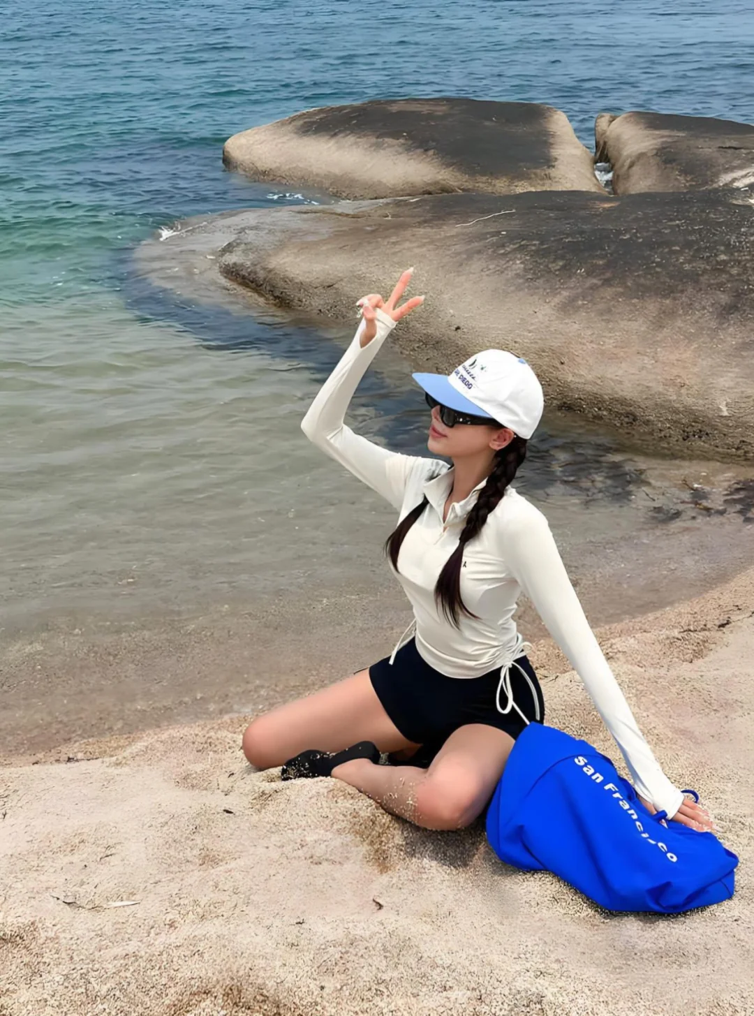 夏天想去海边玩又怕晒黑?试试防晒泳衣吧