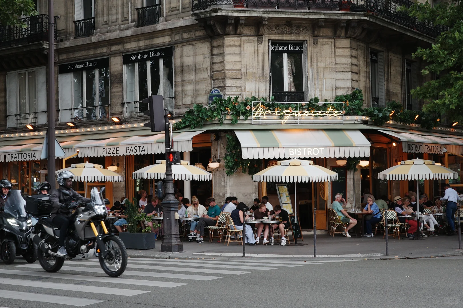 法国人的穿衣自由真的很法兰西！