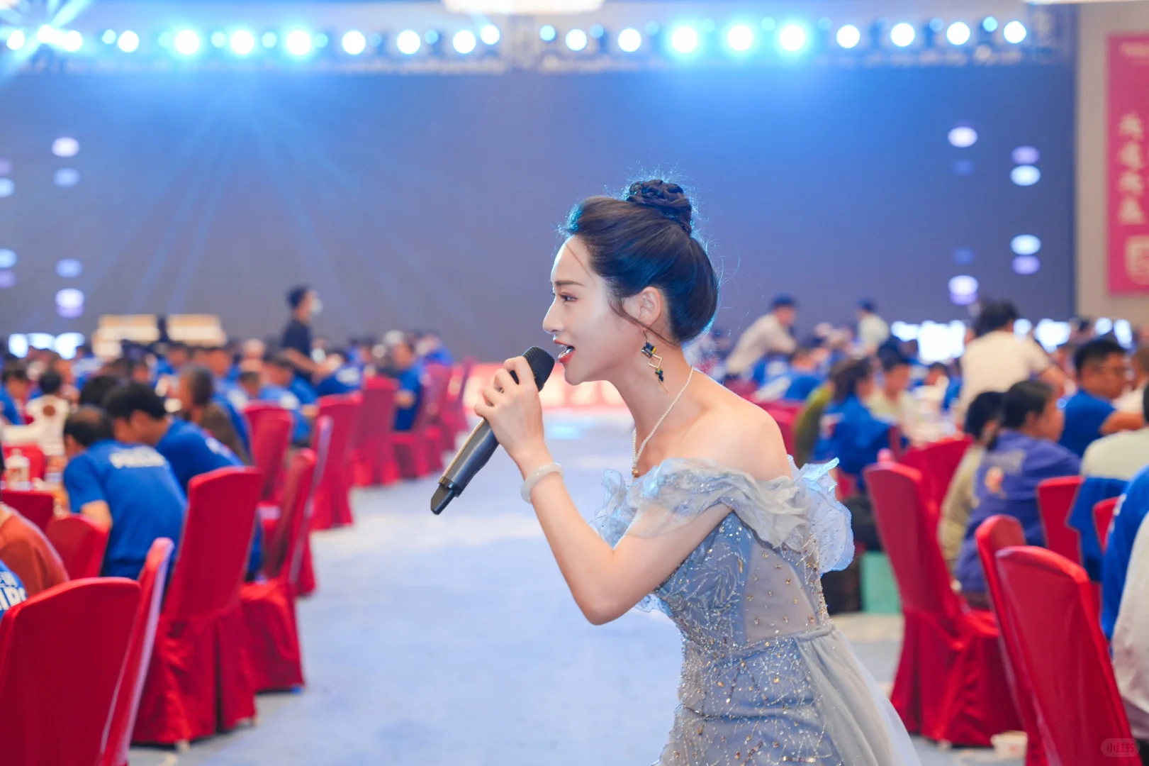 又做了一场800人的展销会