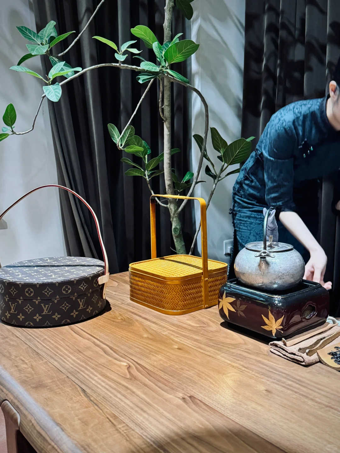 有广州沙面特色的lv硬箱展销会