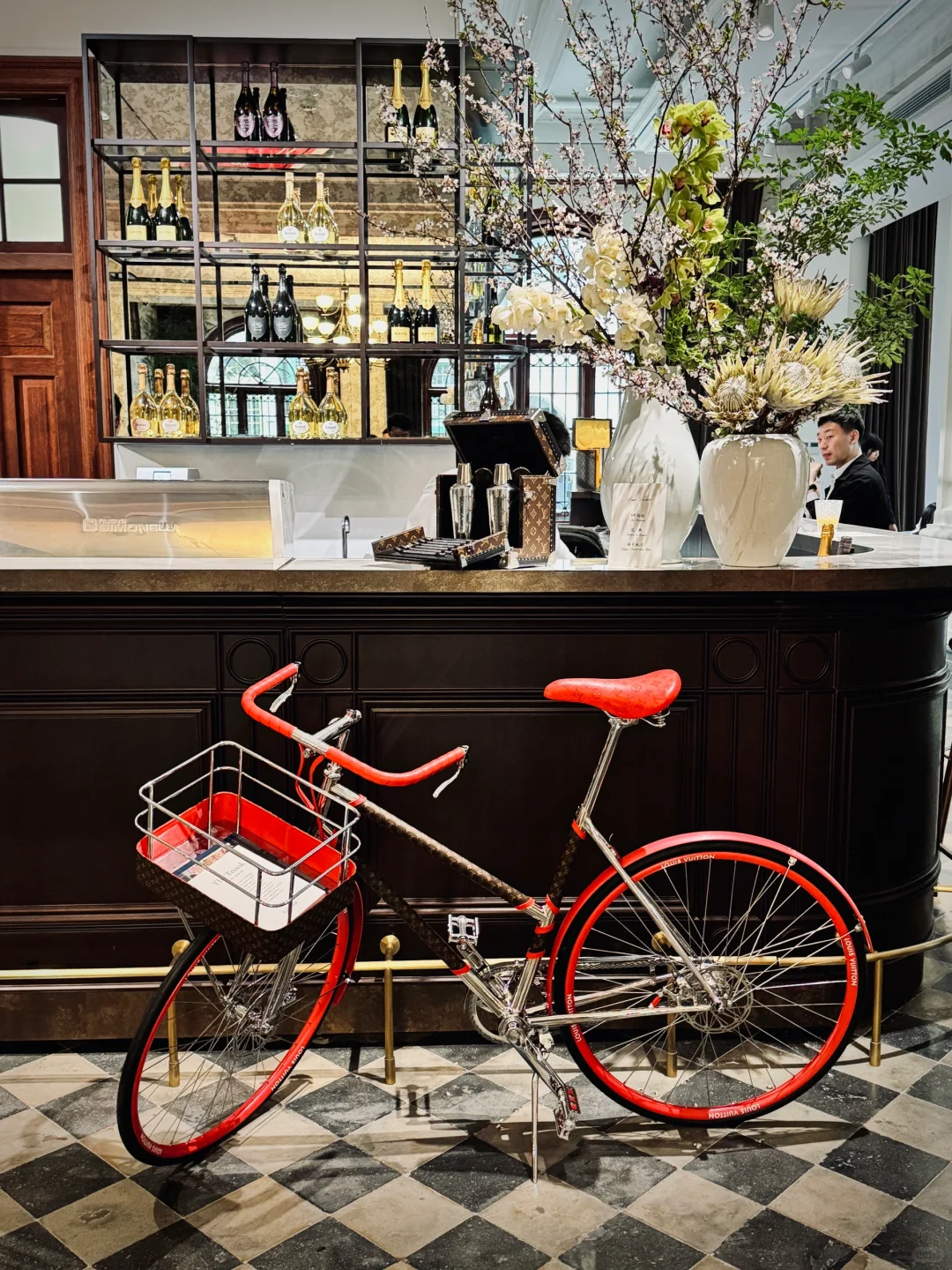 有广州沙面特色的lv硬箱展销会