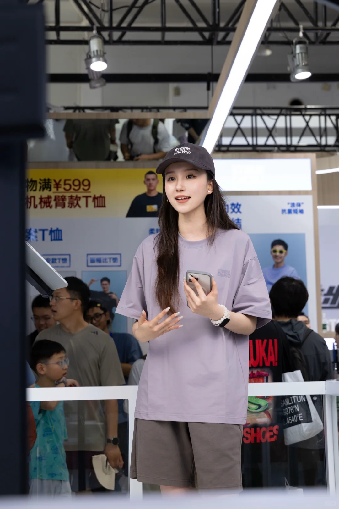 ??想看看朋友们和代代的合影！