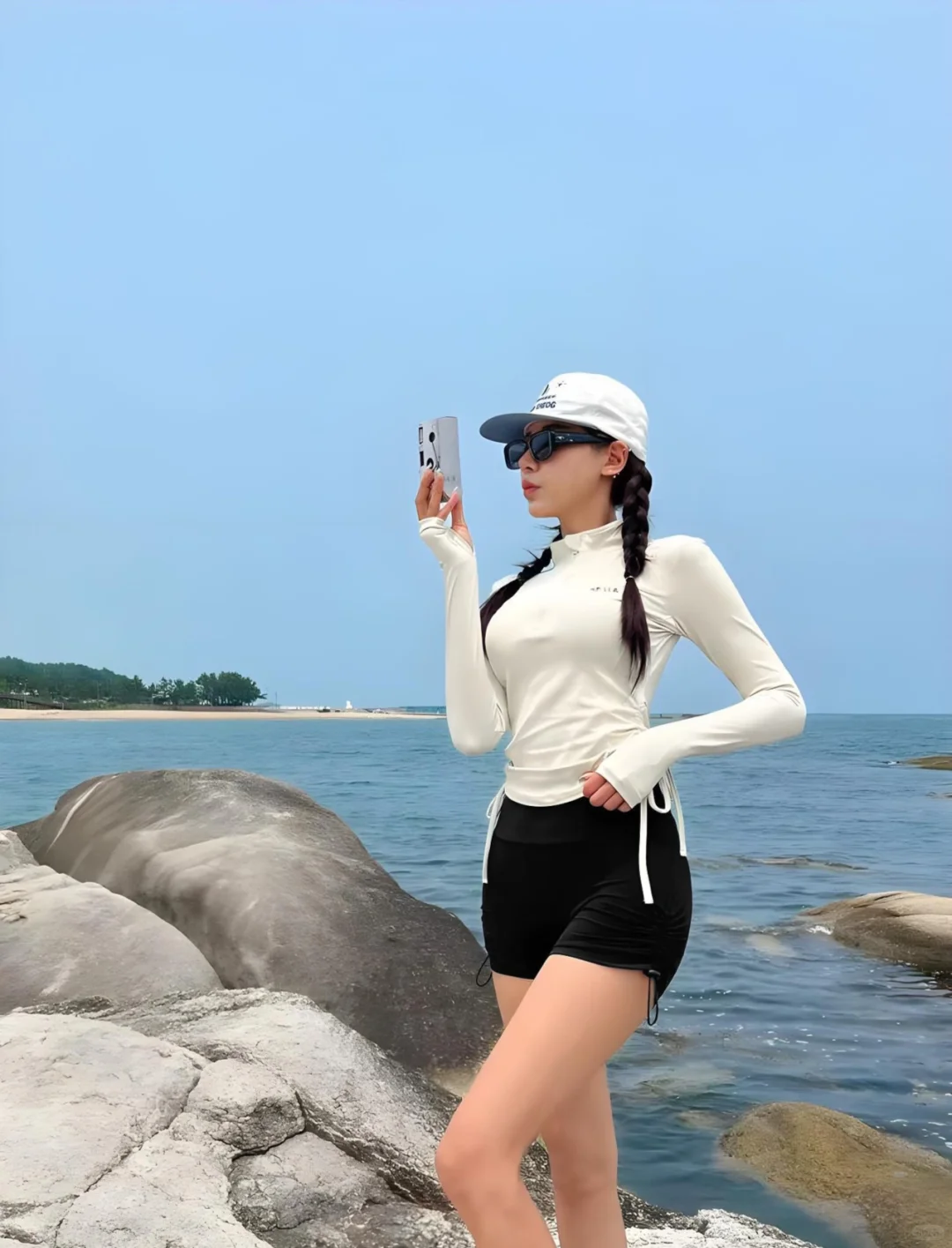 夏天想去海边玩又怕晒黑?试试防晒泳衣吧