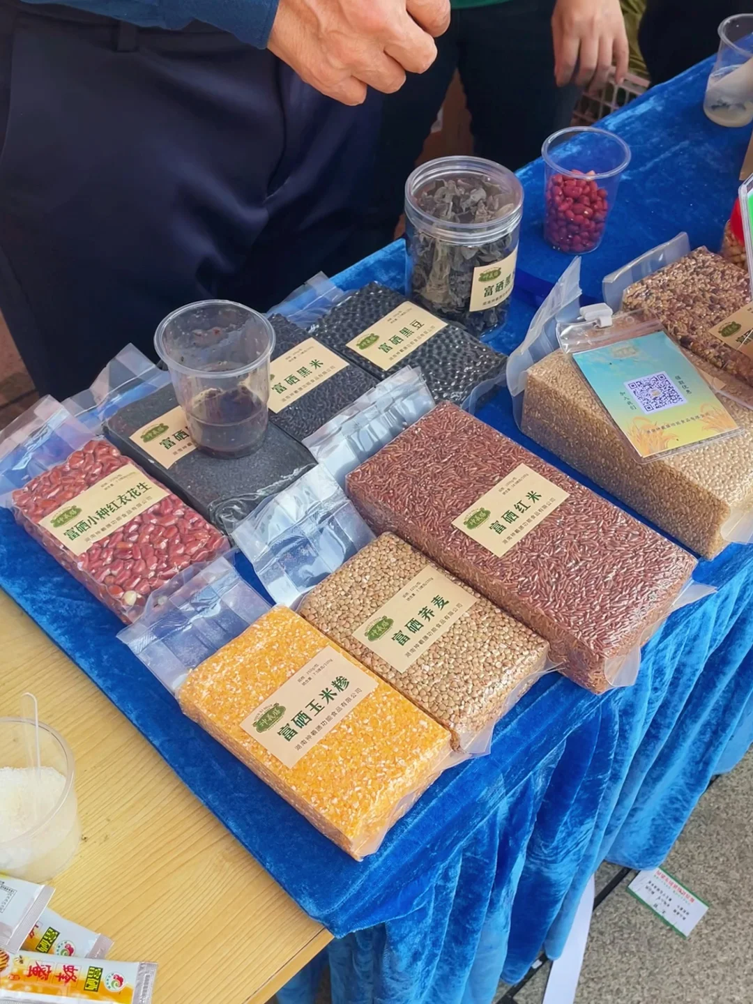 逛逛县城的丰收节