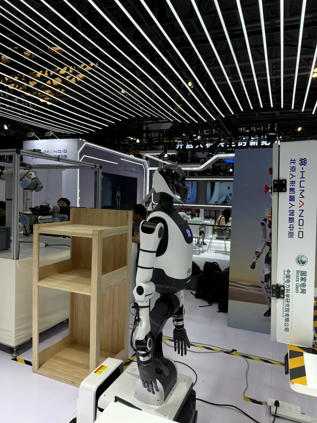 WAIC 2025:法律人眼中的AI狂飙与行业冷思