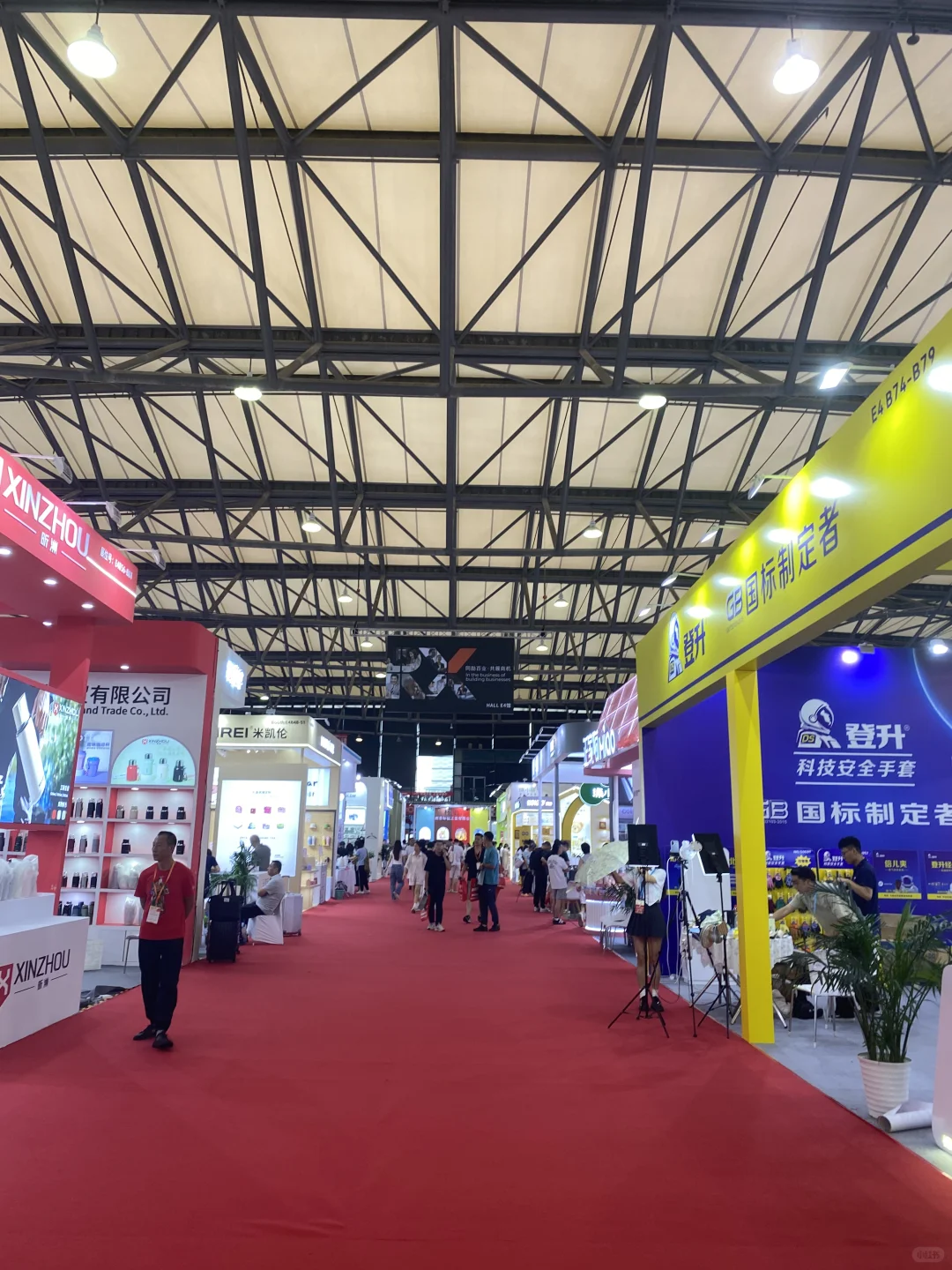 周末去百货展逛了 搭建和逛街都可以找我?