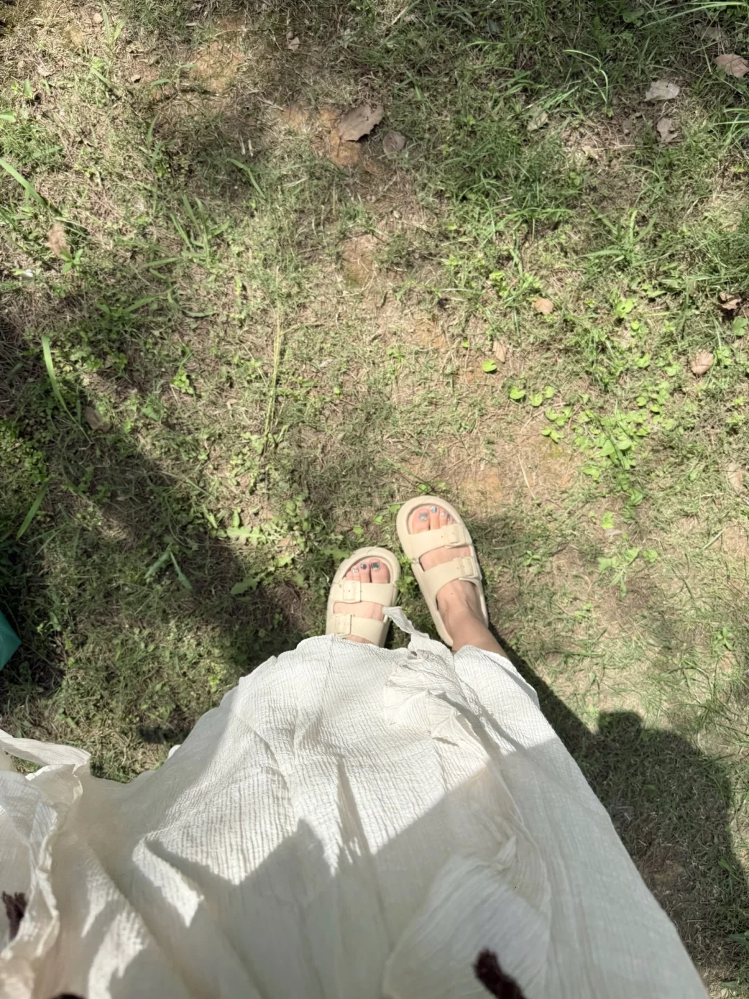 夏天的海边穿搭神器！4cm厚底拖鞋好穿到哭