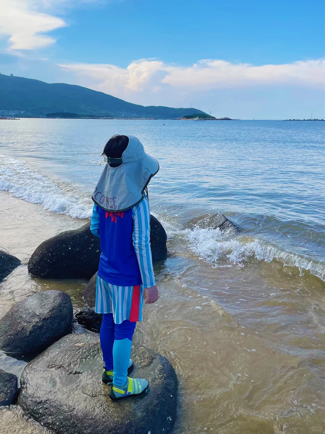 暑假遛娃?️穿上泳衣可以在海里泡一天