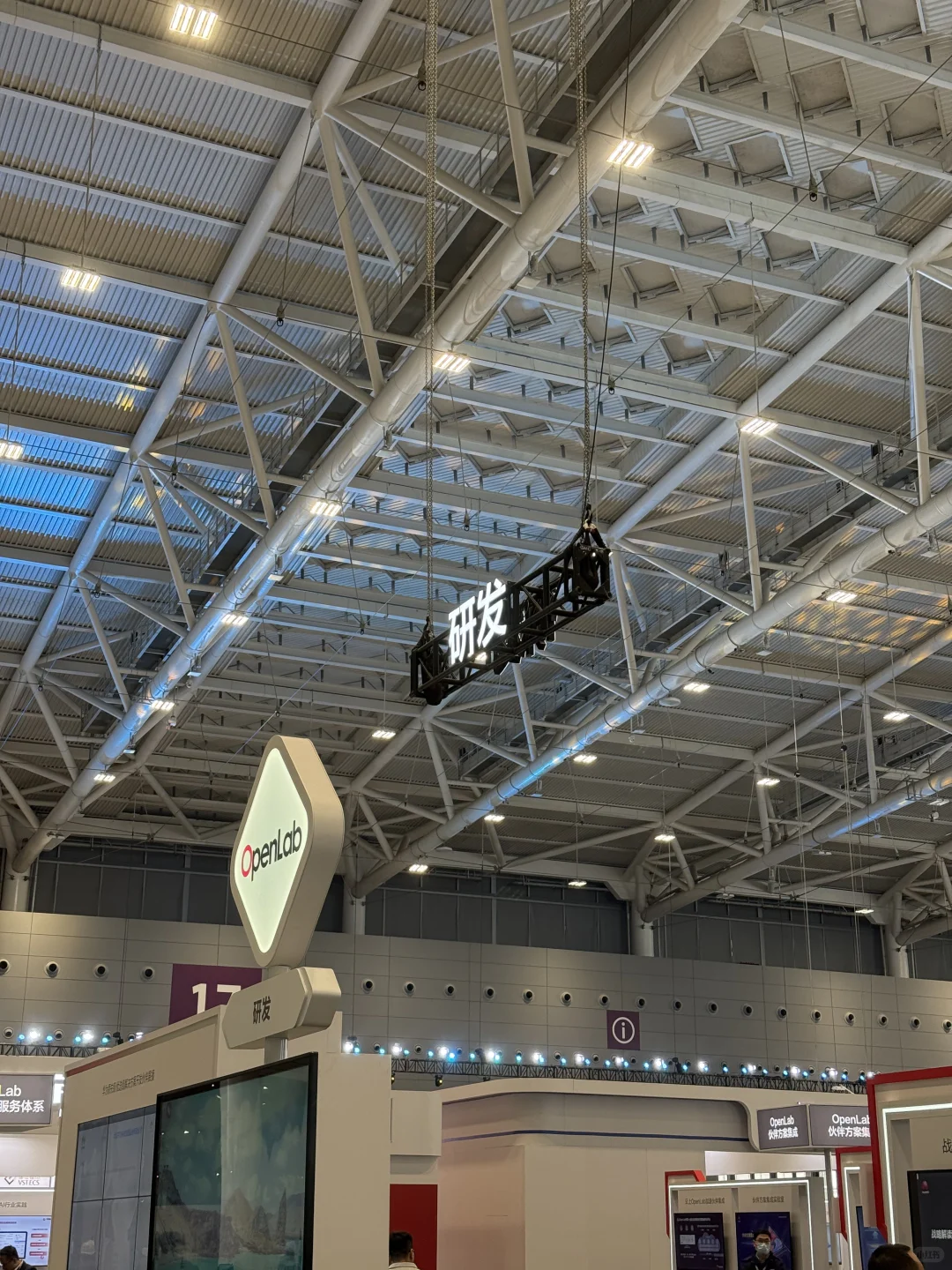 华为展台咖啡｜竟然让科技大佬们都排队？