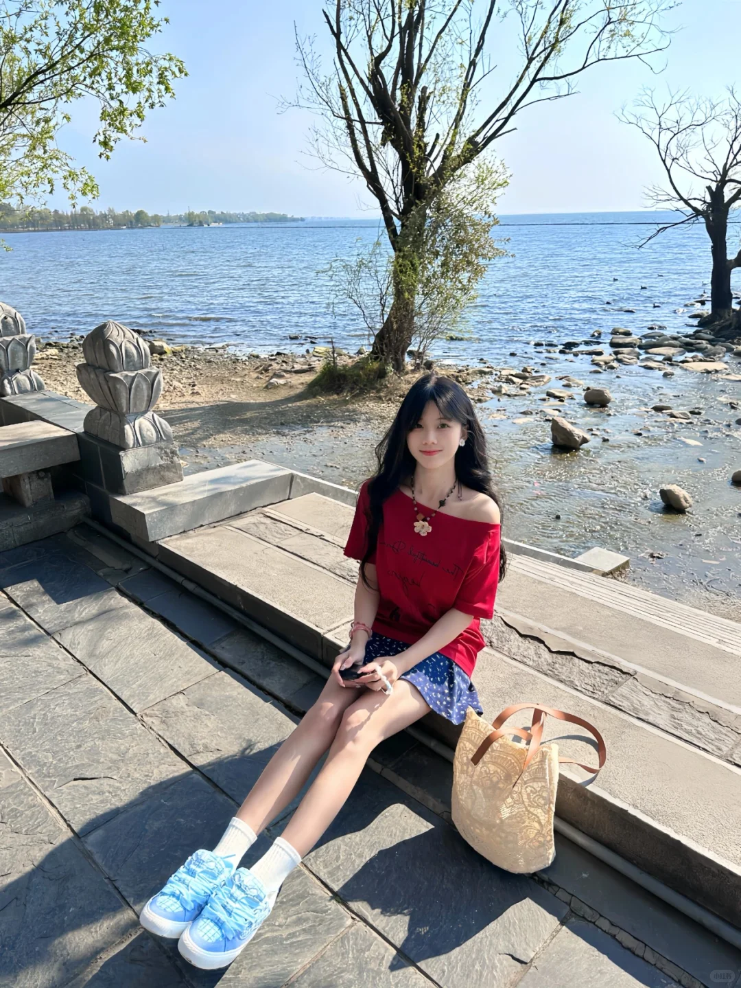 慵懒松弛感出游穿搭~斜肩短袖好显白呀~