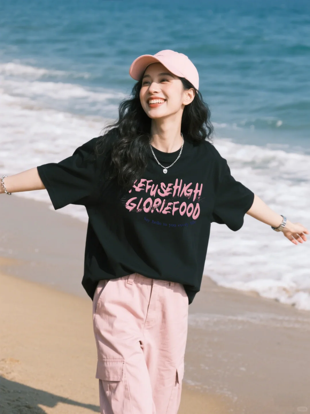 我宣布！这件黑色短袖是海边氛围感的神！！