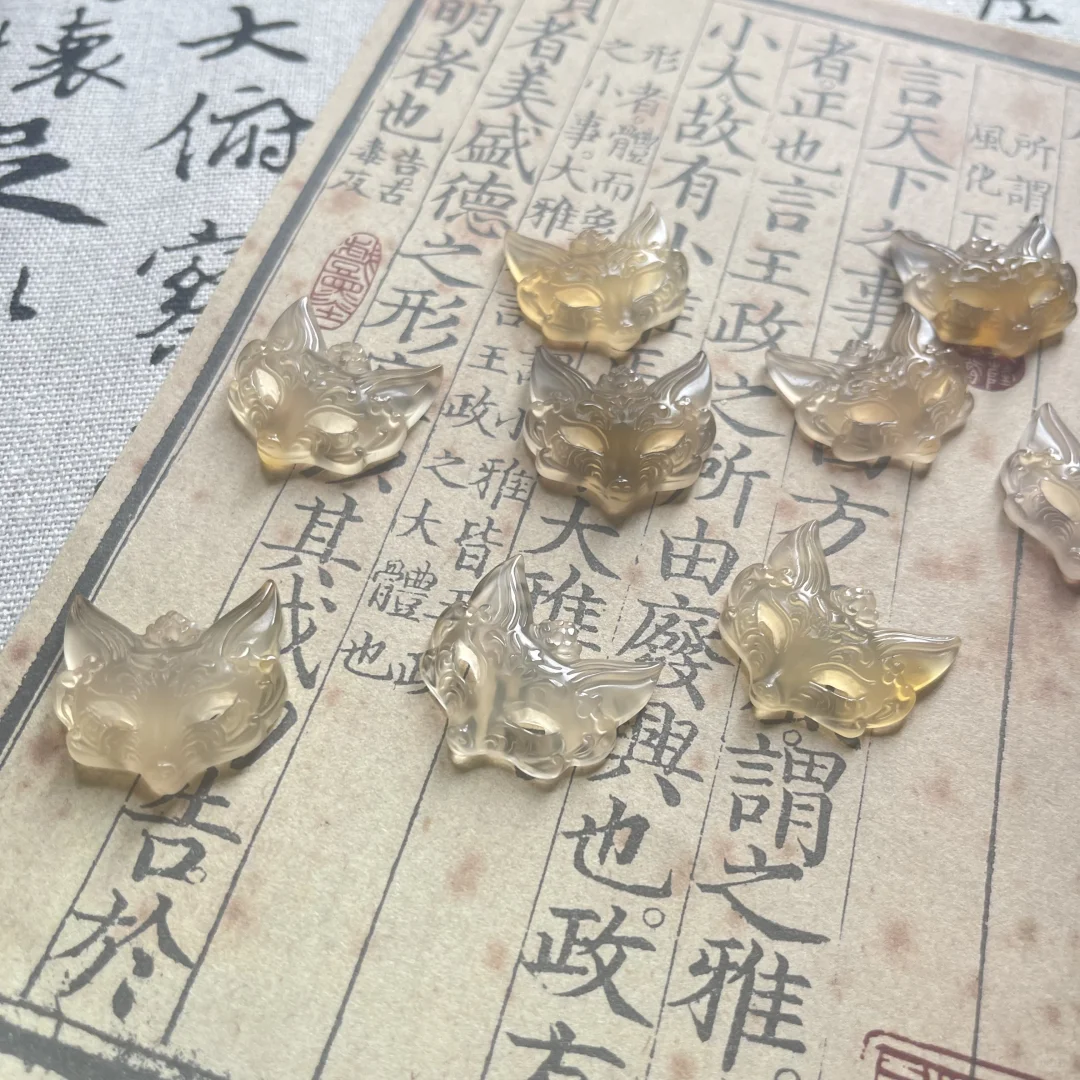 妩媚动人狐狸?面具吊坠?