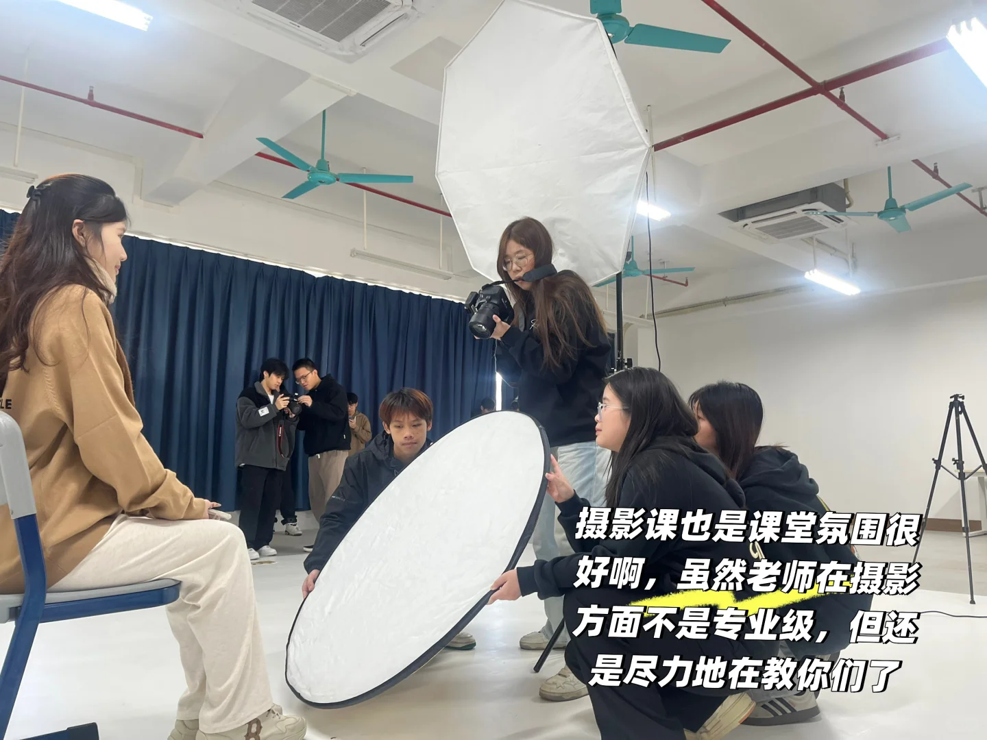 ?95后美院本硕，毕业后跑到民办二本教书？
