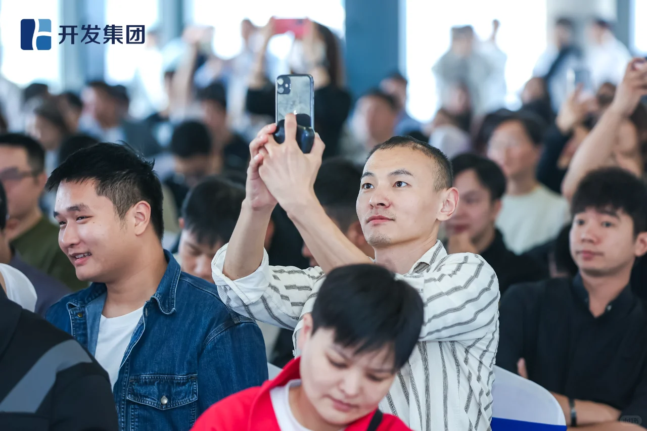 参加了城东大厦的推介会，现场太火爆了！