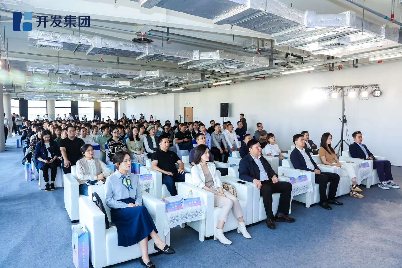 参加了城东大厦的推介会，现场太火爆了！