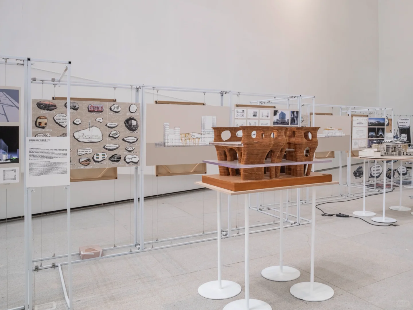 不止建筑师矶崎新的展，还有青年建筑师作品