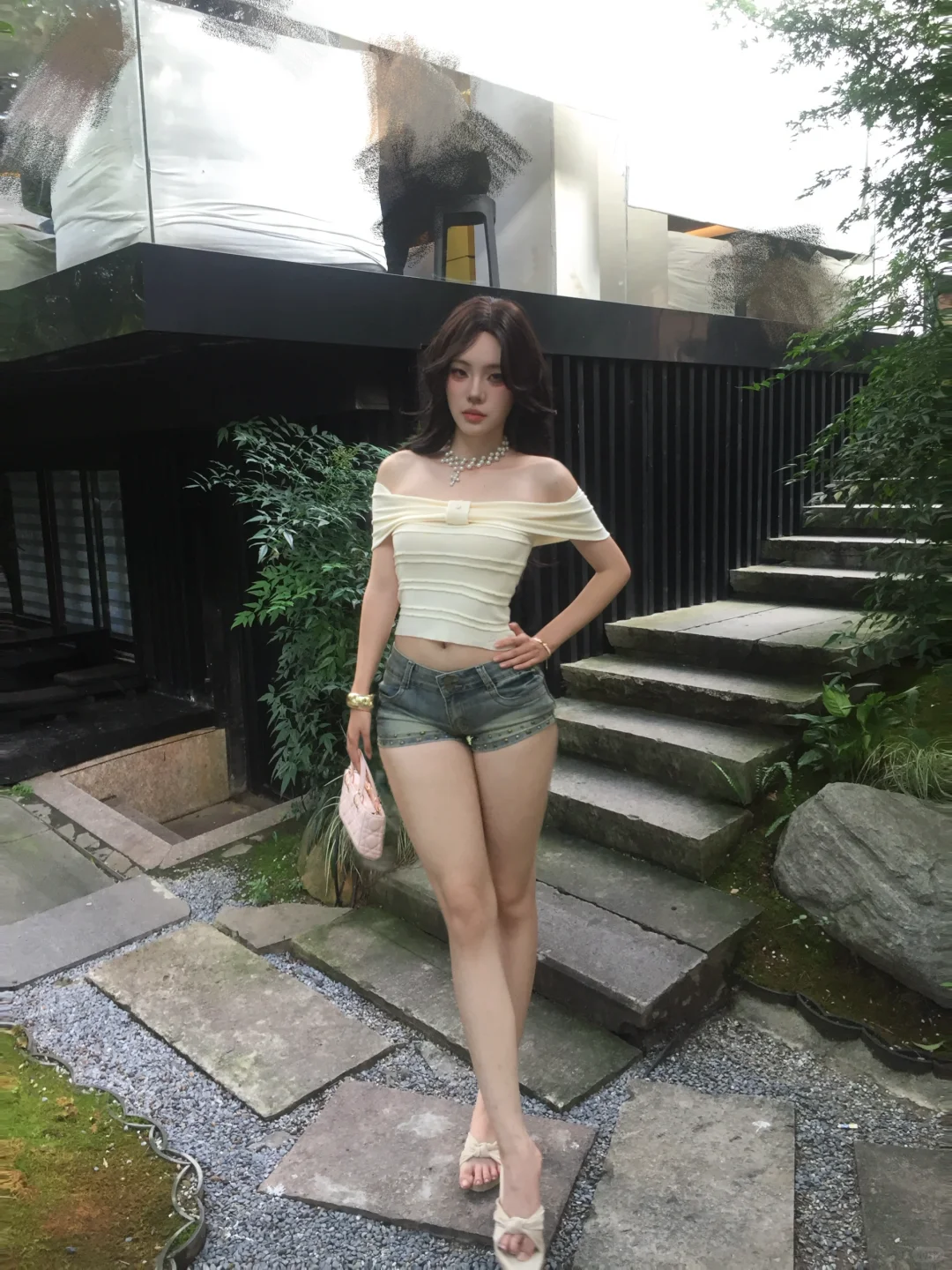 夏天的短裤一字肩和我更配