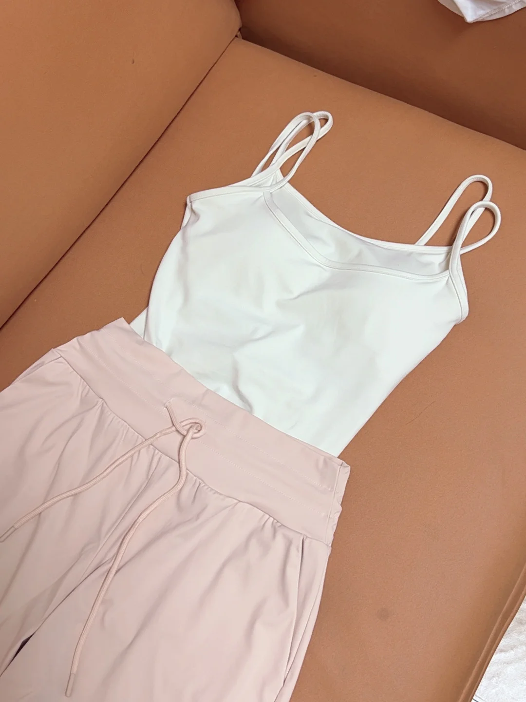 夏季穿搭｜普拉提课被问爆的瑜伽服?