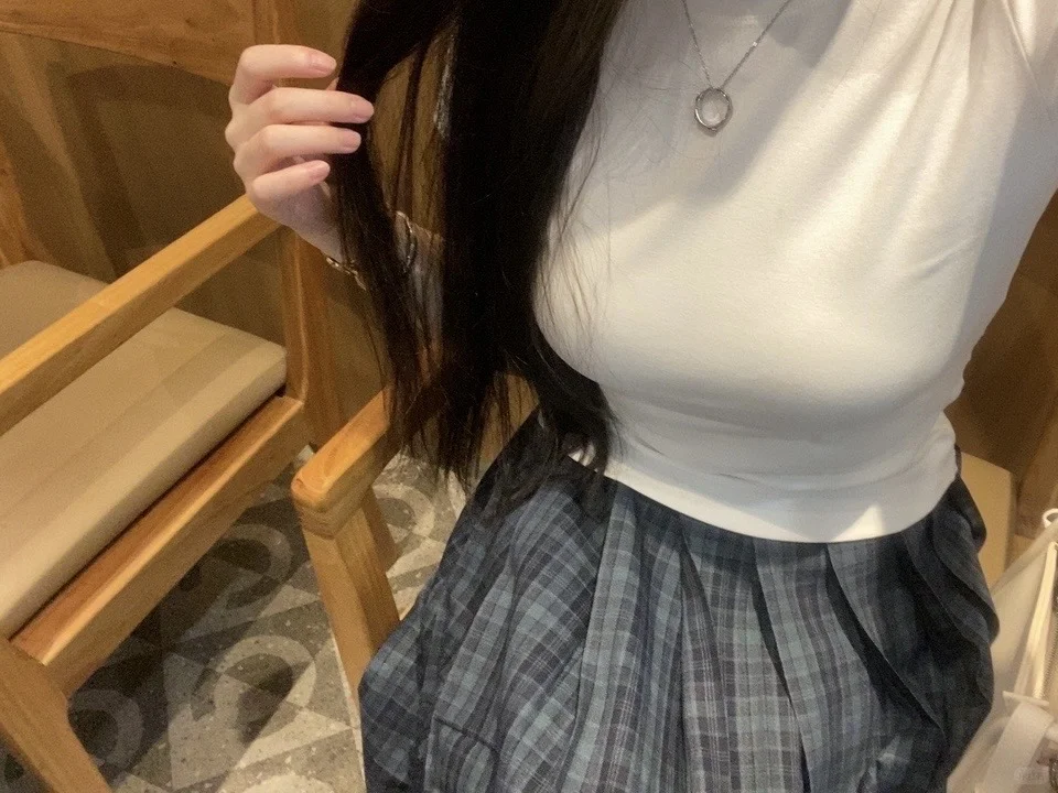女朋友说我这件衣服人妻感很重