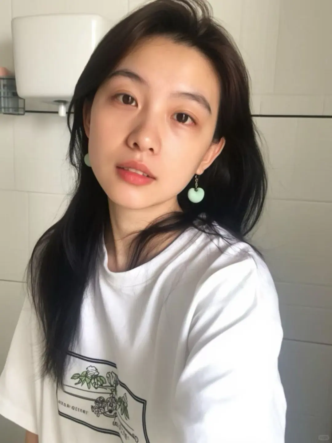 35岁素颜的我，你觉得咋样❓