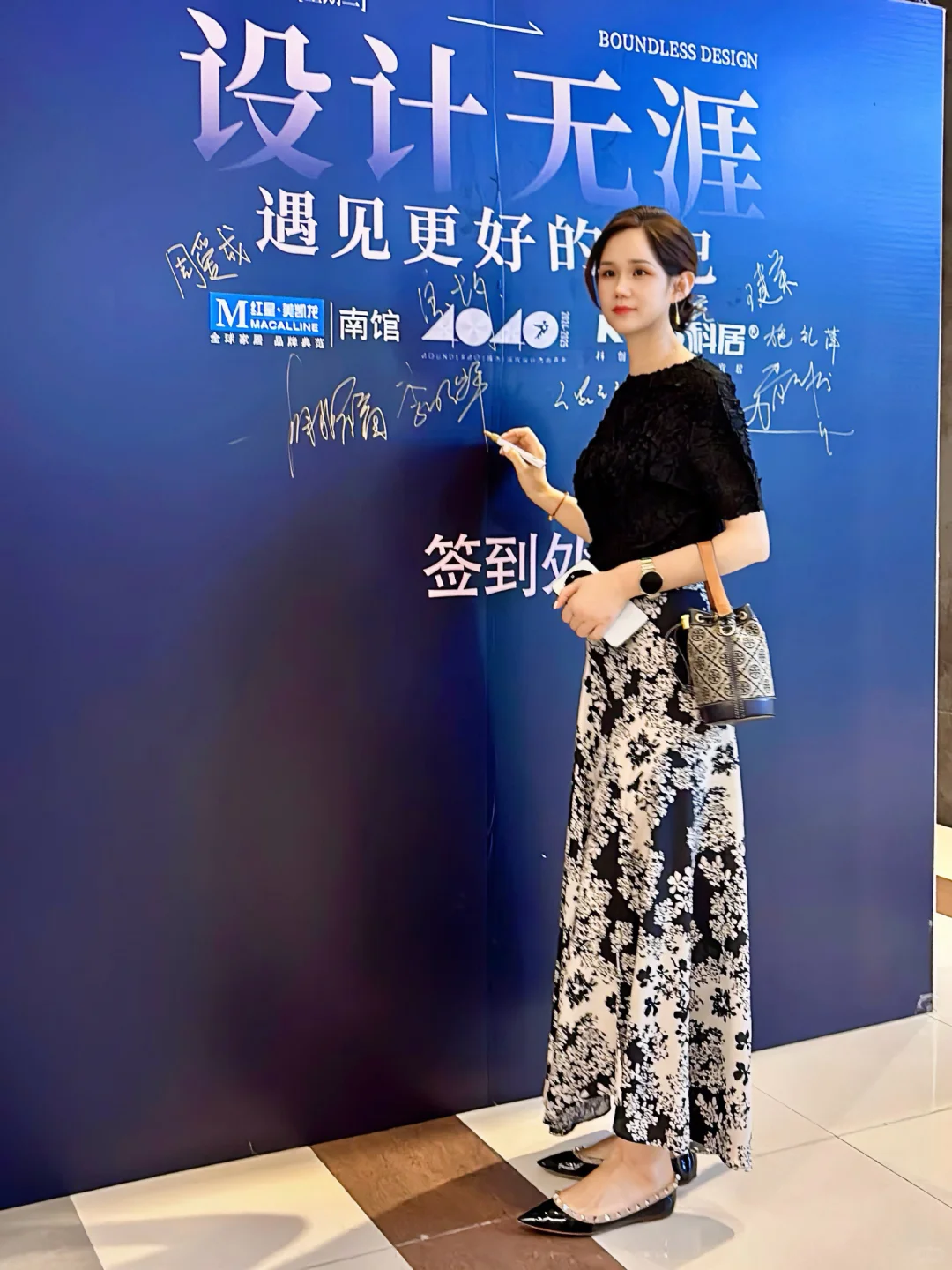 展上挖到宝了！这面漏光墙绝了✨?