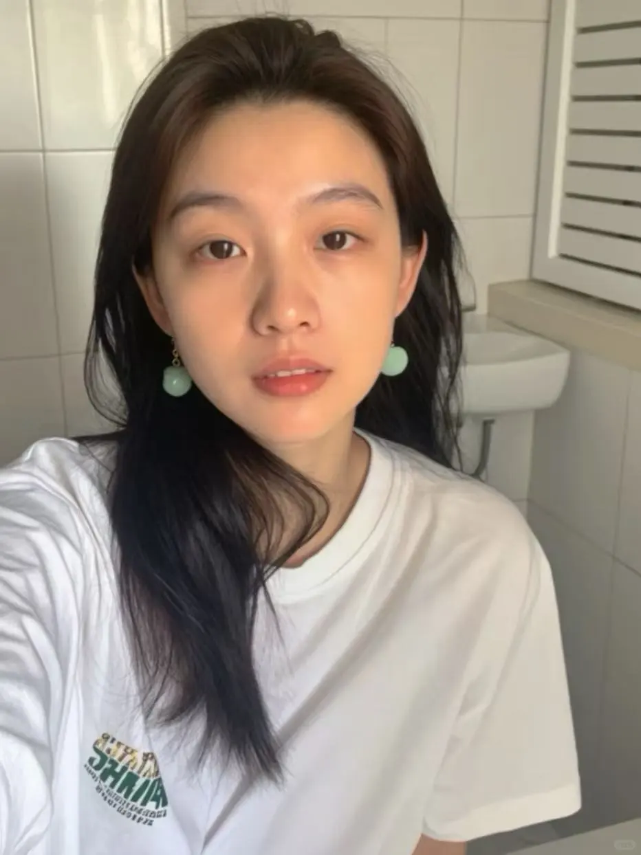 35岁素颜的我，你觉得咋样❓