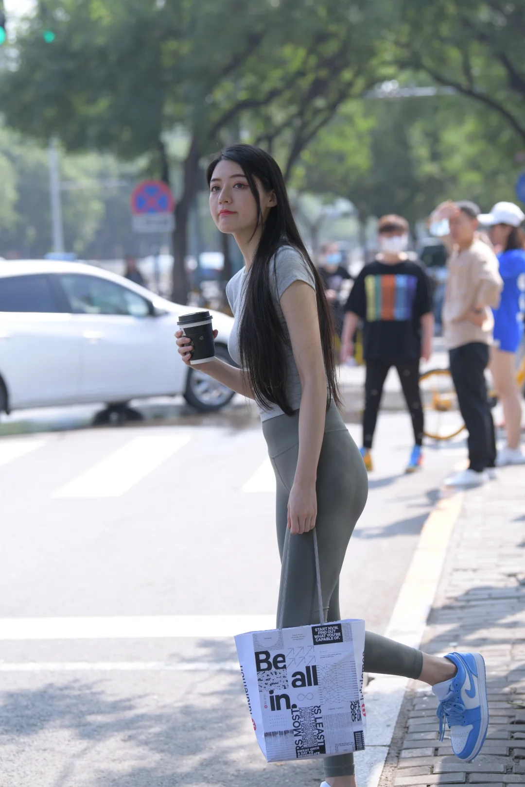 街拍美女、瑜伽裤穿搭、真的好显身材