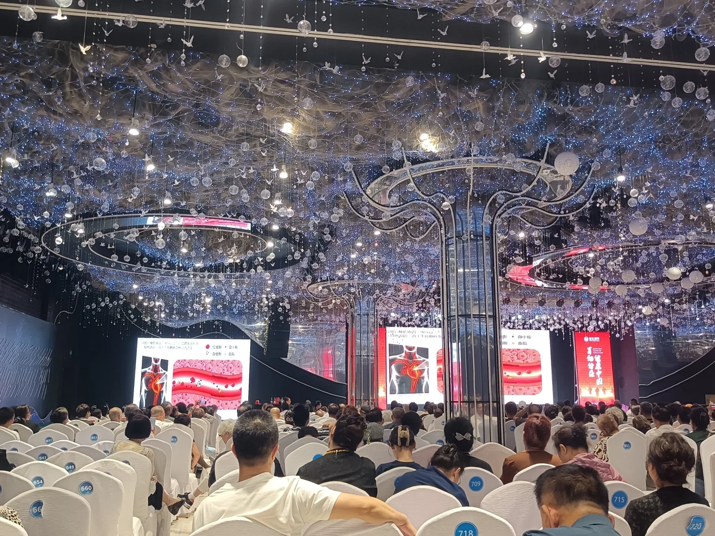因为好奇参加了一场会销