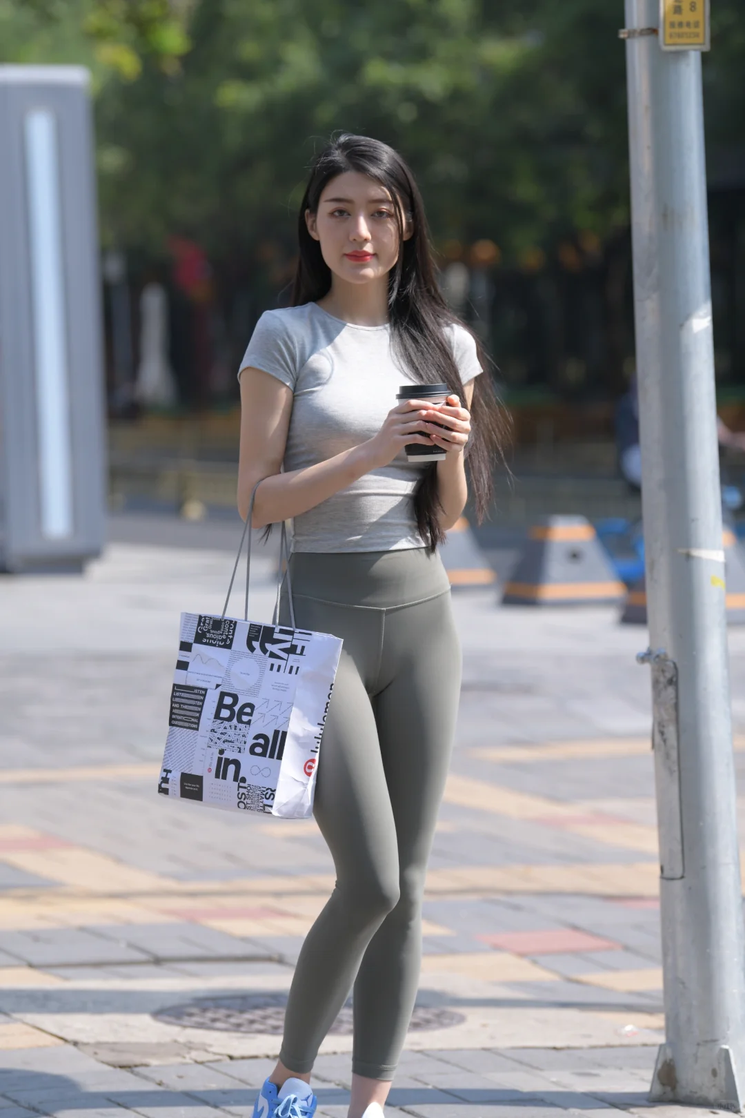 街拍美女、瑜伽裤穿搭、真的好显身材