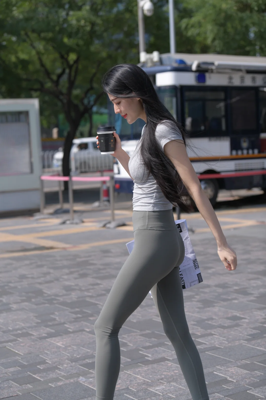 街拍美女、瑜伽裤穿搭、真的好显身材