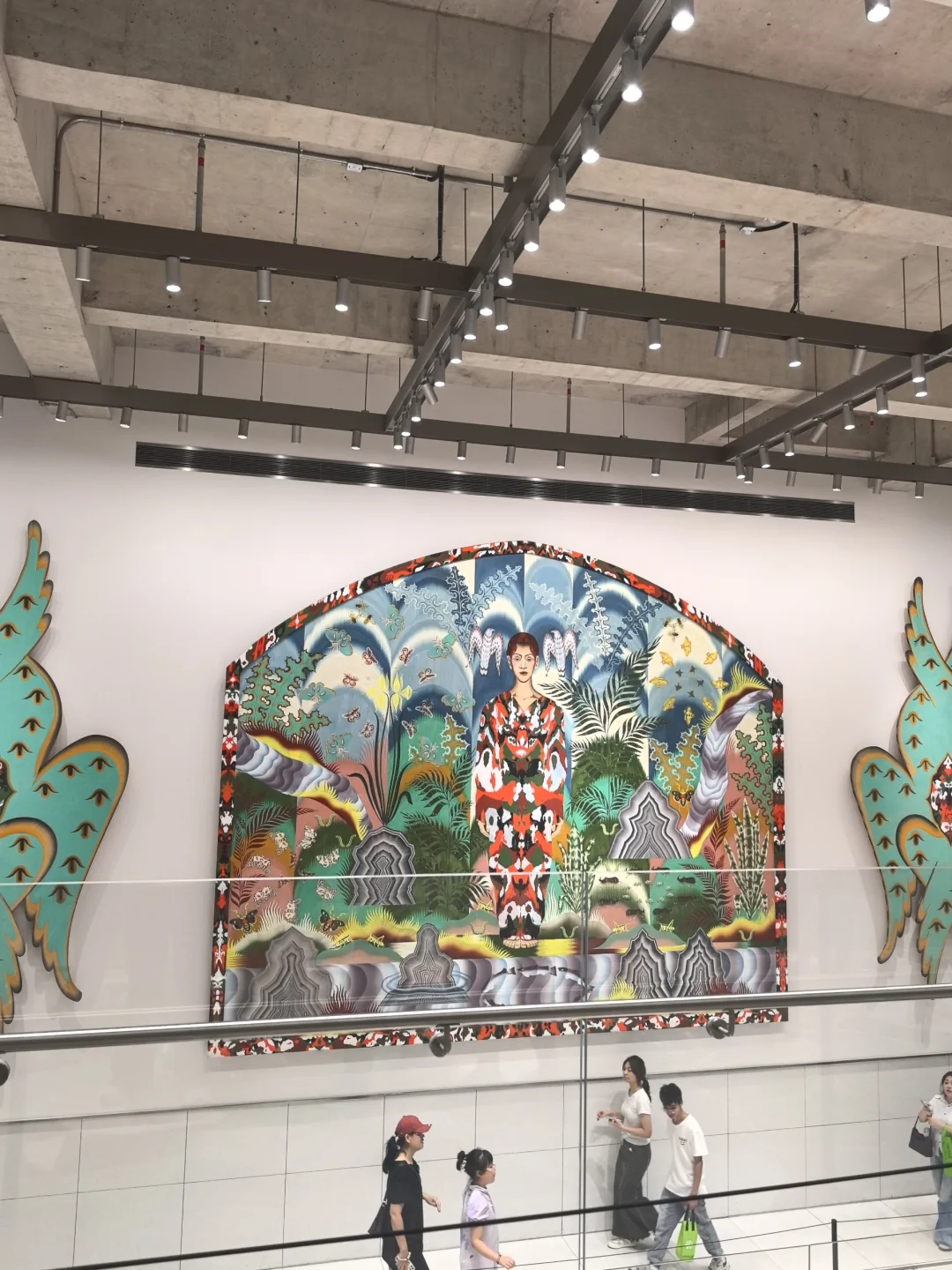 哇…当代艺术展…??