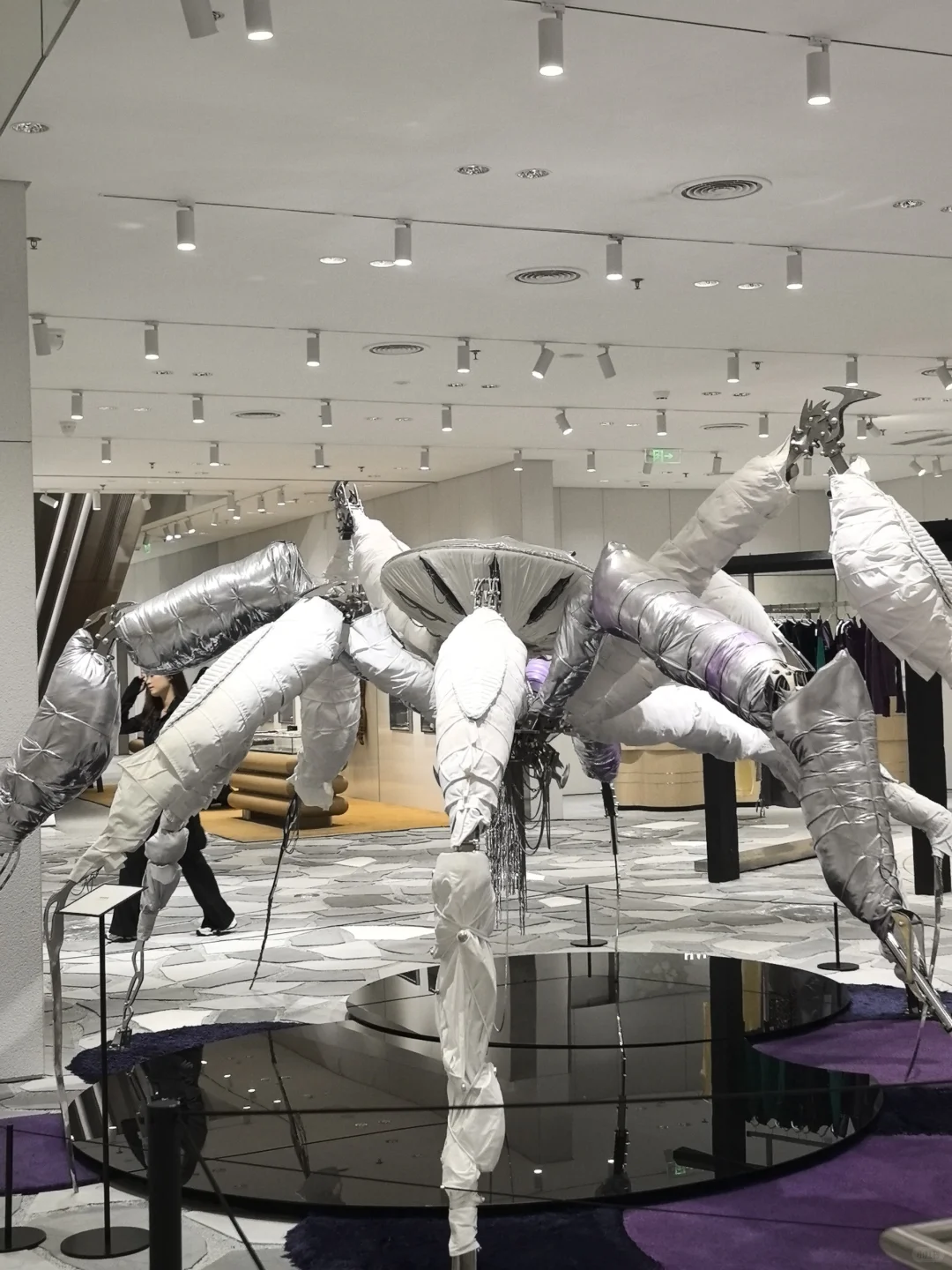 哇…当代艺术展…??