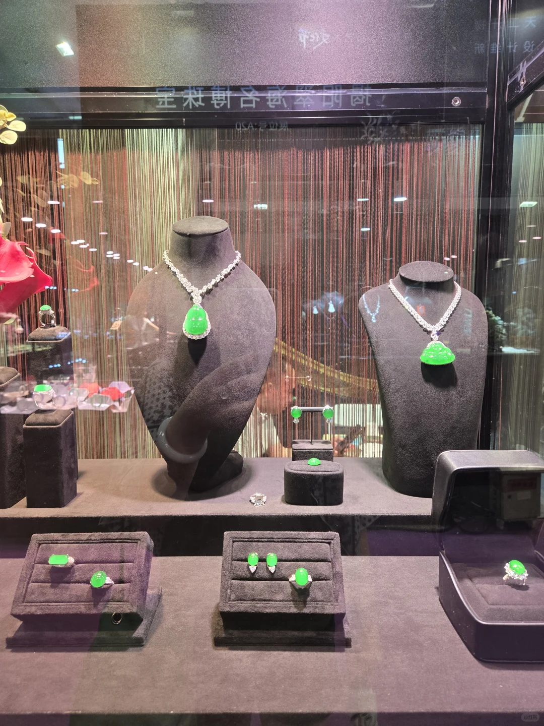 农展馆的珠宝展
