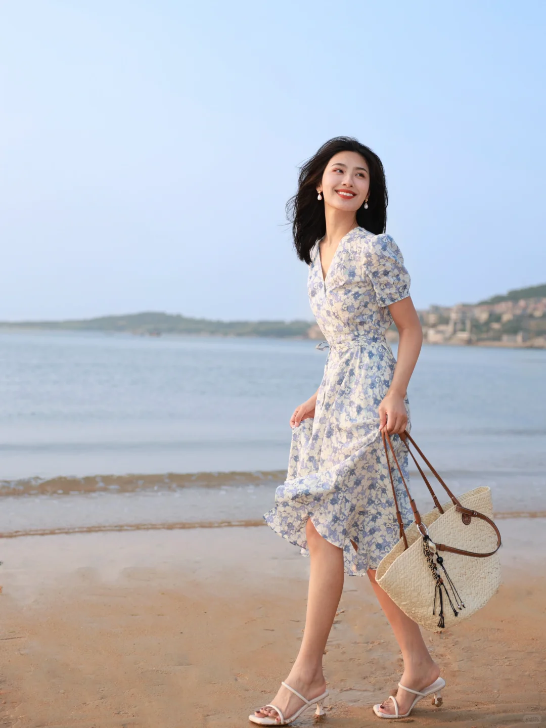 在海边享受片刻浪漫