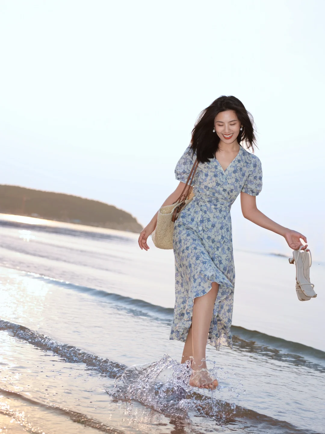 在海边享受片刻浪漫