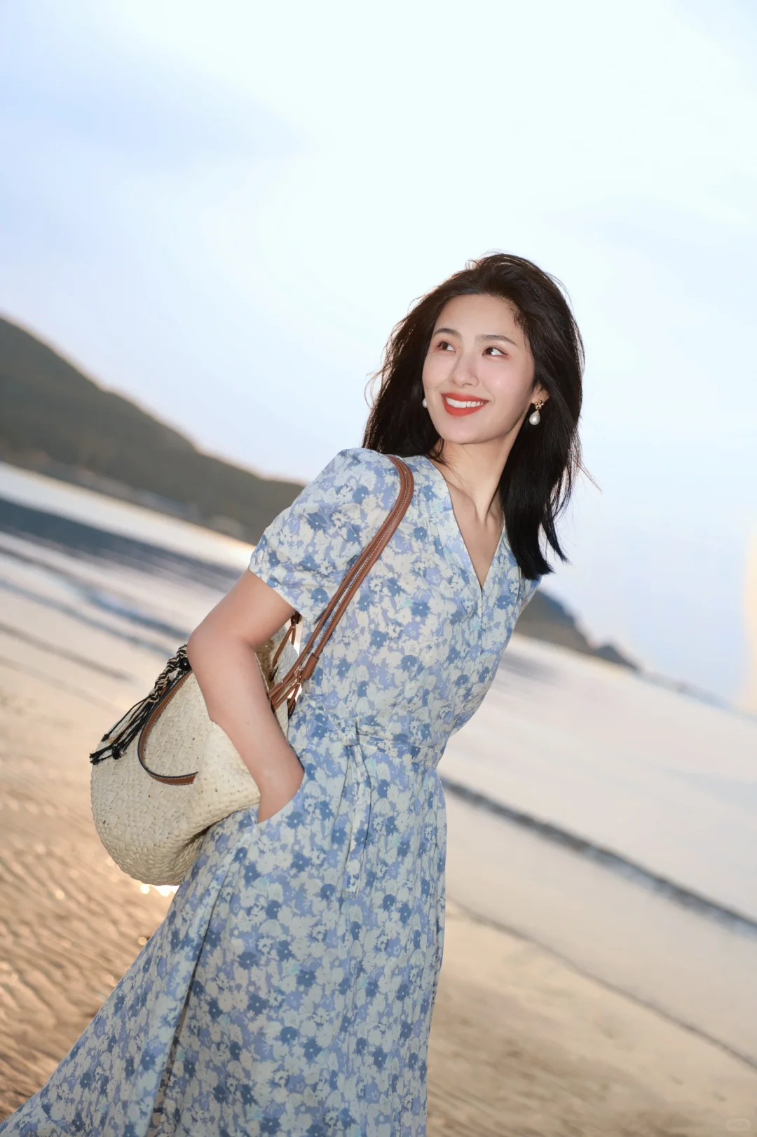 在海边享受片刻浪漫