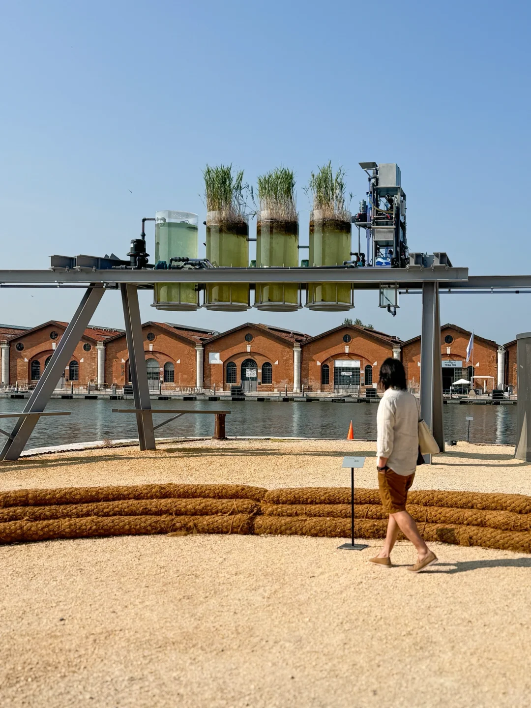 一座闪闪发亮的水上码头✨|威尼斯建筑双年展