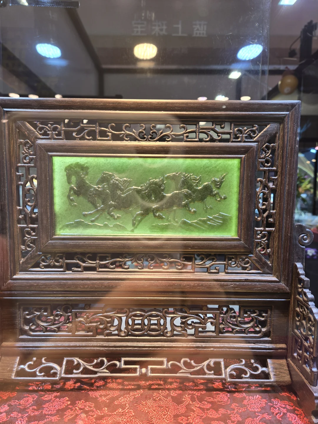 农展馆的珠宝展