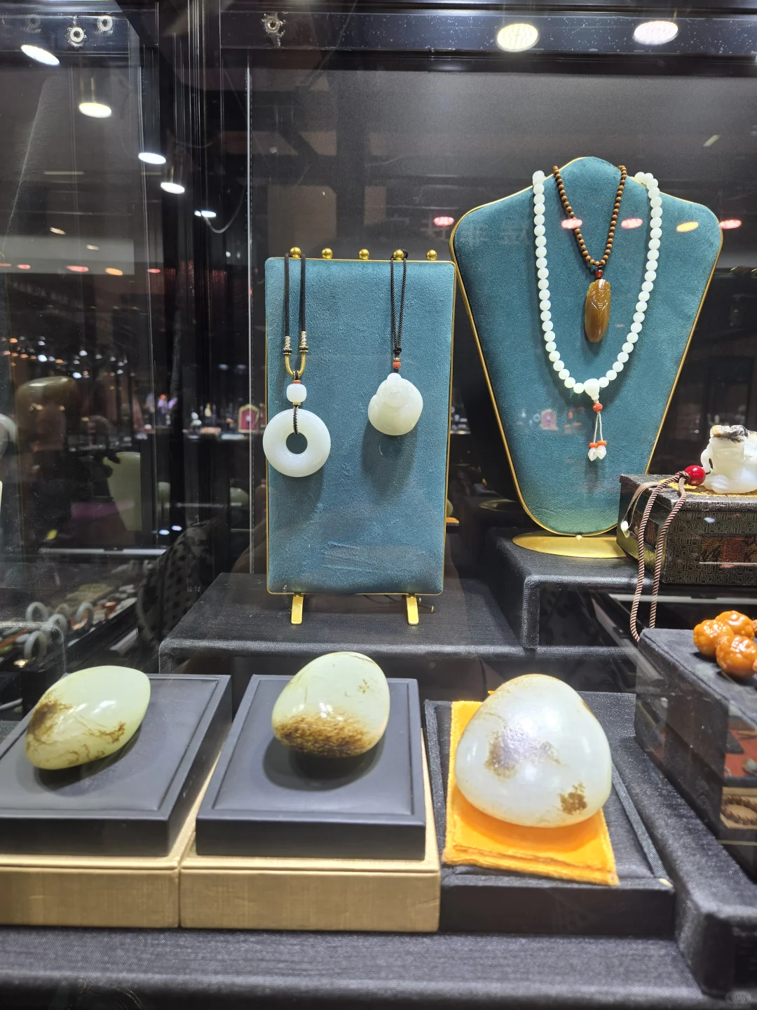 农展馆的珠宝展